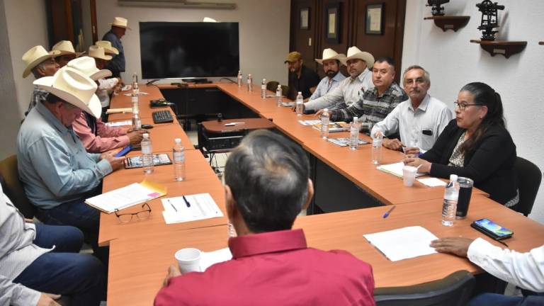 Ganaderos acudieron a las instalaciones de la Secretaría de Agricultura y Desarrollo Rural.