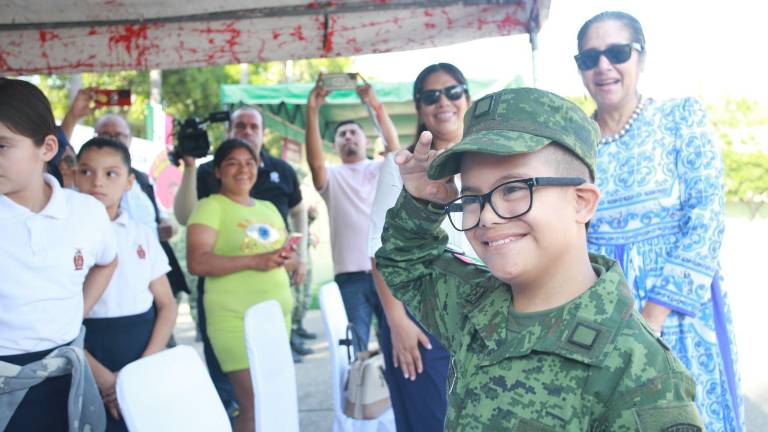 El niño Villa Rodríguez manifestó que le gusta ser Soldado Honorario, estar en el Ejército y jugar futbol.