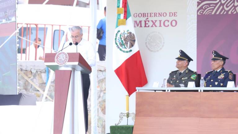 El Gobernador de Sinaloa, Rubén Rocha Moya dio el mensaje de bienvenida al Presidente de México.