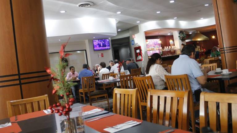 Destacó que la industria cierra un 2023 complicado, debido a que se abrieron más de 60 negocios y cerraron otros 25.