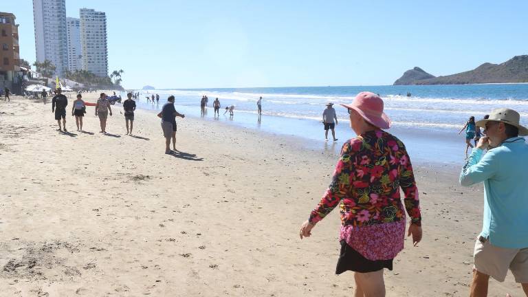 Todas las playas de Mazatlán están abiertas para los bañistas.