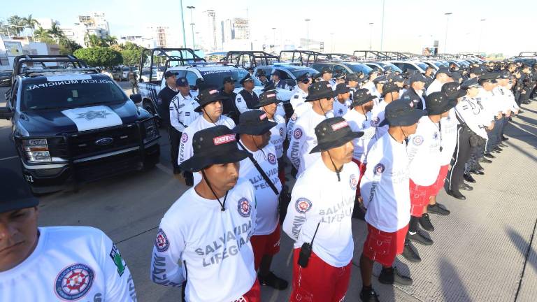 La mañana de este lunes se realizó el primer pase de lista donde quedaron distribuidos los elementos preventivos, de Tránsito y de la Policía Acuática.