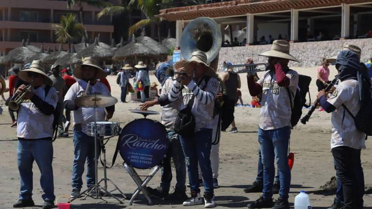 Agrada al Alcalde de Mazatlán imponer Récord Guinness de la tocada de banda sinaloense más grande del mundo