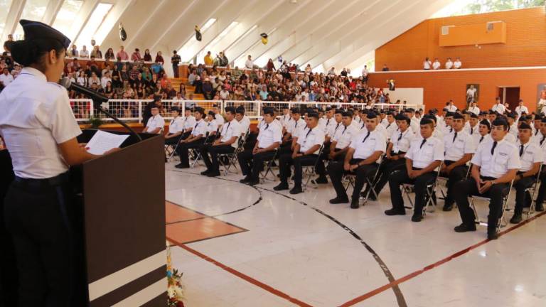 Esta mañana, la Universidad del Policía celebró la séptima graduación de agentes policiales, compuesta por 49 mujeres y 96 hombres.