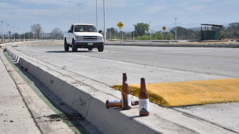 Fue durante la tarde del sábado que realizaron los trabajos de instalación de topes sobre la prolongación del bulevar Sánchez Alonso.
