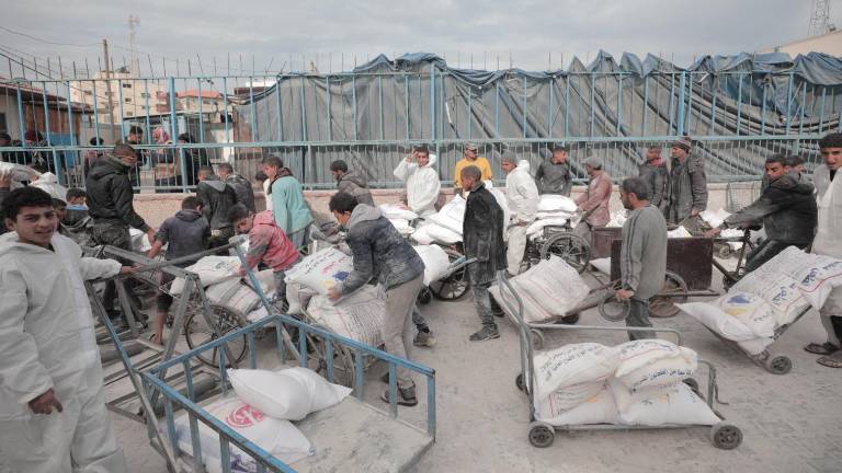A pesar del caos, los bombardeos, el miedo y la desesperación, equipos de UNRWA siguen trabajando y dedicados a entregar alimentos en Gaza.