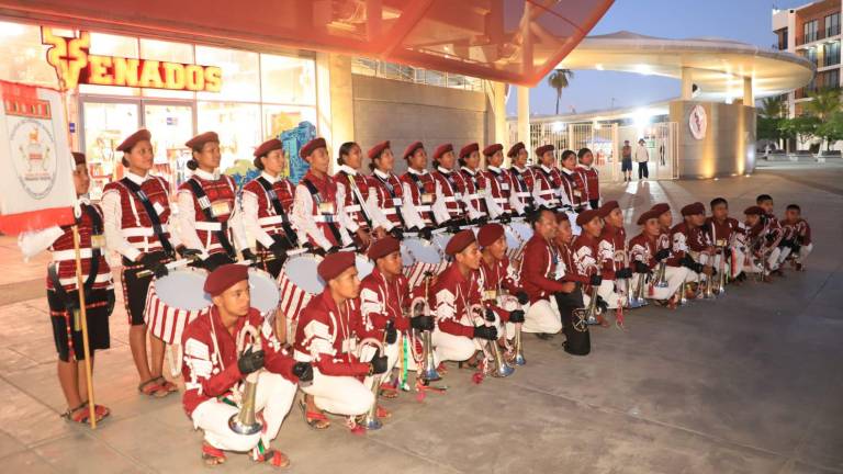 Adolescentes de la Comunidad Triqui de Santa Cruz Río Venado viajaron hasta Mazatlán a la competencia de bandas de guerra.