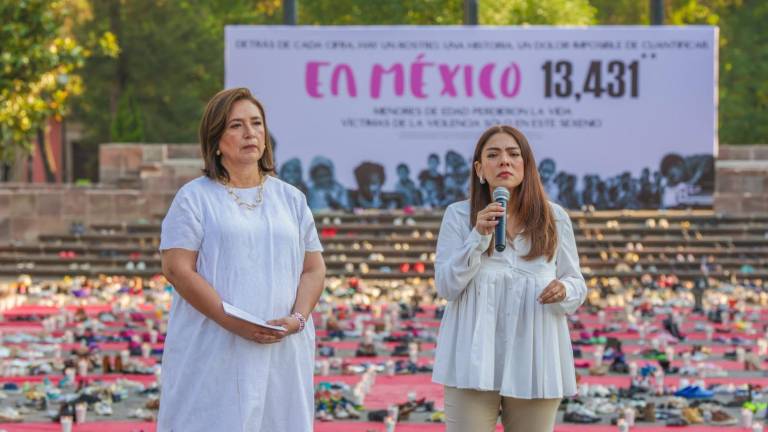 La aspirante participó en una protesta instalada en el jardín Morelos de Morelia, donde fueron colocados cientos de pares de zapatos.