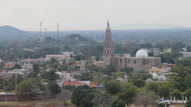 Se difundió la noticia de que el enfrentamiento se desplazó de La Hacienda del Tamarindo a Copales, es decir, en dirección a la cabecera, lo que generó el movimiento de los padres de familia.