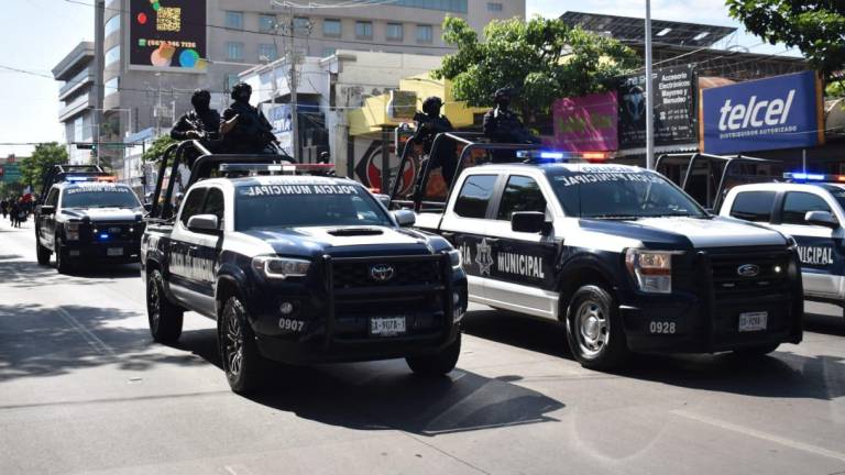 Reporta SSPyTM saldo blanco en desfile del Día de la Revolución en Culiacán