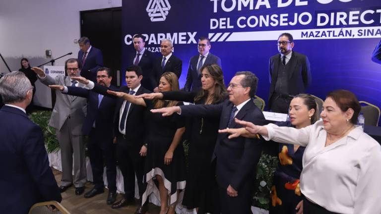 Correspondió al presidente nacional de la Coparmex, José Medina Mora Icaza, hacerles la toma de compromiso.