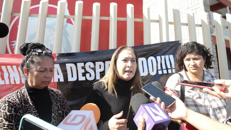 Docentes y administrativos de la UAdeO dieron lectura de un pliego petitorio.