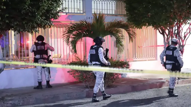 Un hombre y una mujer de origen extranjero, ambos adultos mayores, fueron encontrados sin vida la noche del viernes 28 de febrero en Mazatlán.