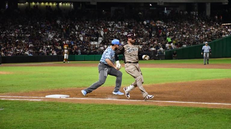 Tomateros de Culiacán vino de atrás para vencer a Algodoneros de Guasave.