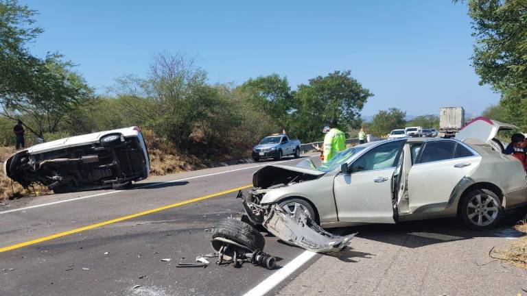 Los vehículos involucrados fueron un automóvil Cadillac Sedán y una Chevrolet Tornado Van.