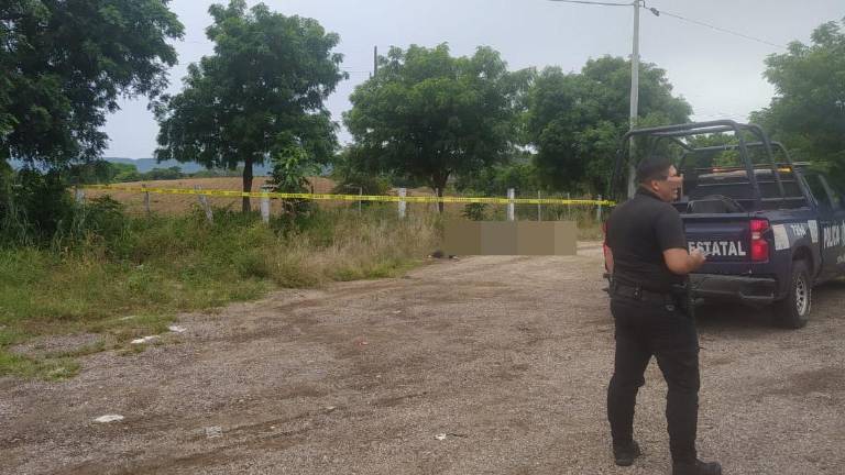 El cuerpo estaba donde incia el camino de terracería rumbo al poblado Las Mesitas.