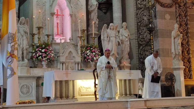El Obispo de la Diócesis de Mazatlán pide a padres y madres de familia educar para que los hijos tengan conciencia de la dignidad del hombre y de la mujer.