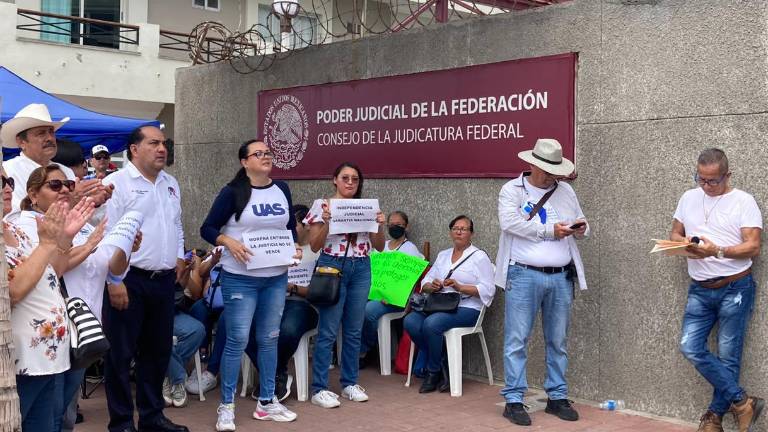 Durante cerca de dos horas un tramo del Paseo Olas Altas fue cerrado a la circulación vehicular.