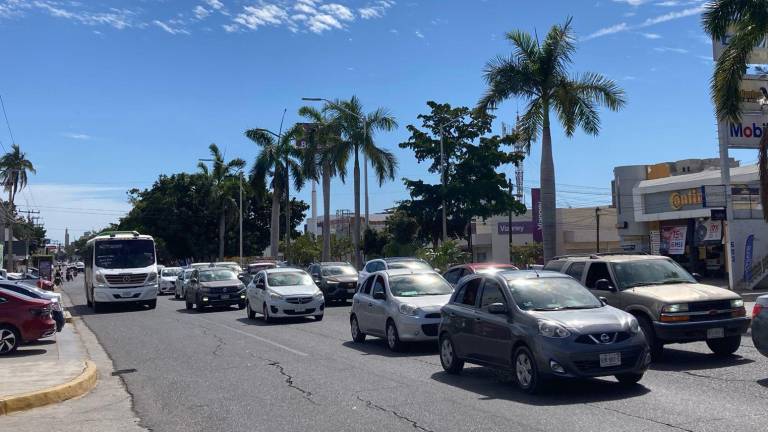 Pintan señalética en avenida Cruz Lizárraga y genera caos vial la Ejército Mexicano