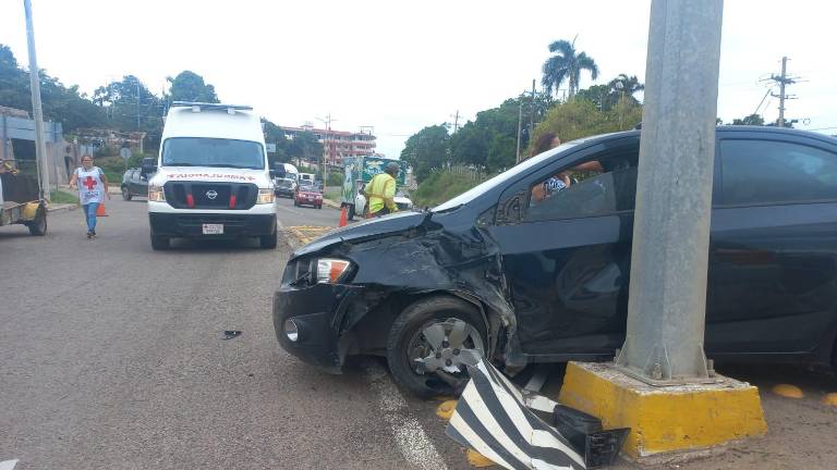 Los hechos se registraron sobre la carretera México 15, a la altura del kilómetro 222, en el ingreso al Puente Río Baluarte.