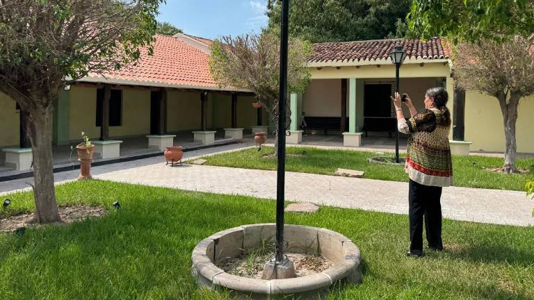 María Elena Leal, hija de la cantante rosarense Lola Beltrán, visitó el museo.