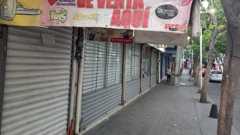 El primer cuadro de la ciudad luce prácticamente vacío a las 18:00 horas de este sábado.