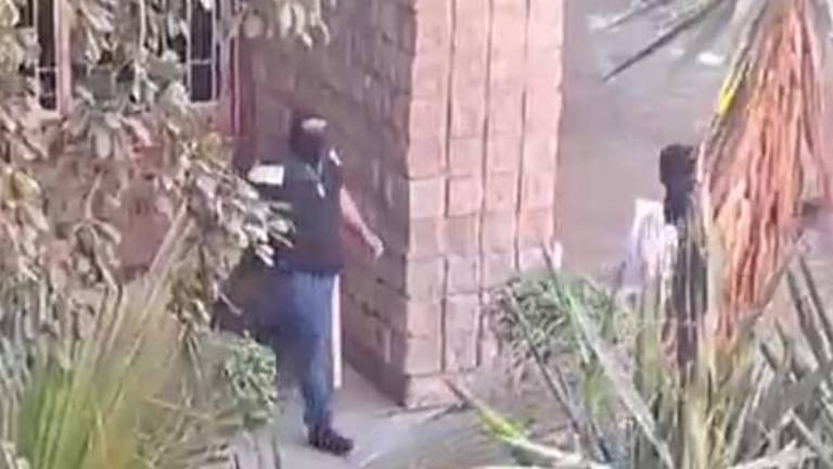 Durante los recorridos, el agresor traía una capucha los golpeaba y los apuraba.