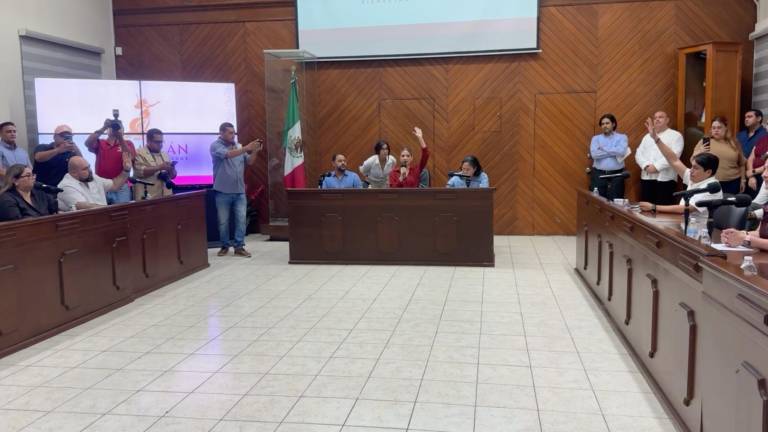 Regidores aprobaron la solicitud de licencia por hasta seis meses a la Alcaldesa Estrella Palacios.