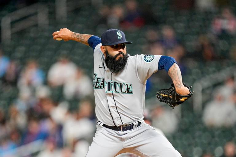 Sergio Romo celebra llegada a 800 juegos lanzados en las mayores