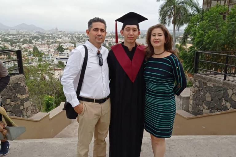 Culmina Benjamín Sánchez Luque su educación media superior