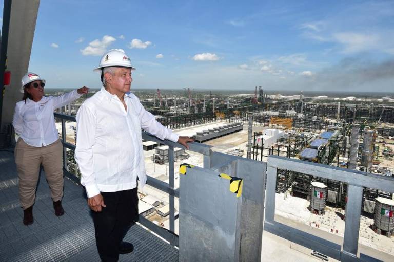 Por falta de presupuesto, Pemex no dio mantenimiento completo a refinerías ni atendió todos los riesgos