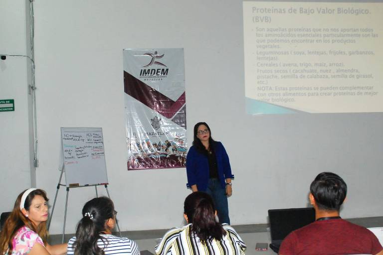 Aprenden sobre proteínas y grasas, en el Curso de Nutrición para entrenadores