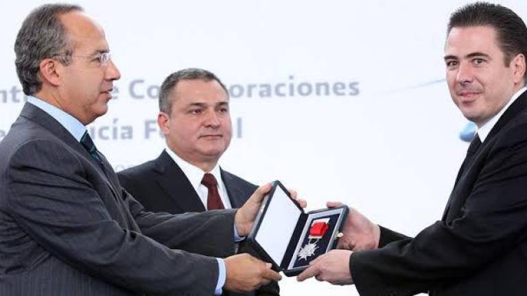 Felipe Calderón otorgó una Medalla al Valor a Luis Cárdenas Palomino.