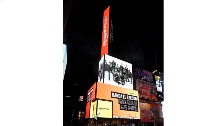 La Banda El Recodo brilla por todo lo alto en Times Square con ‘Esta vida es muy bonita’