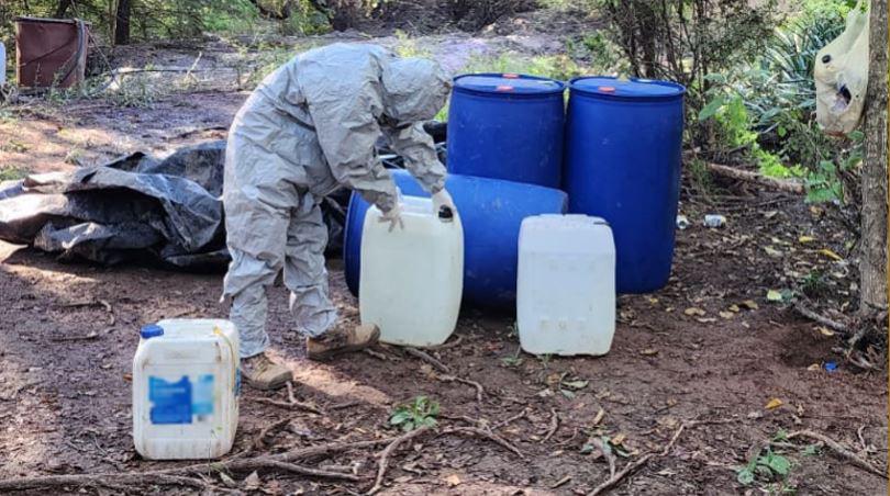 $!Desmantelan laboratorio clandestino de metanfetamina en El Melado, Culiacán