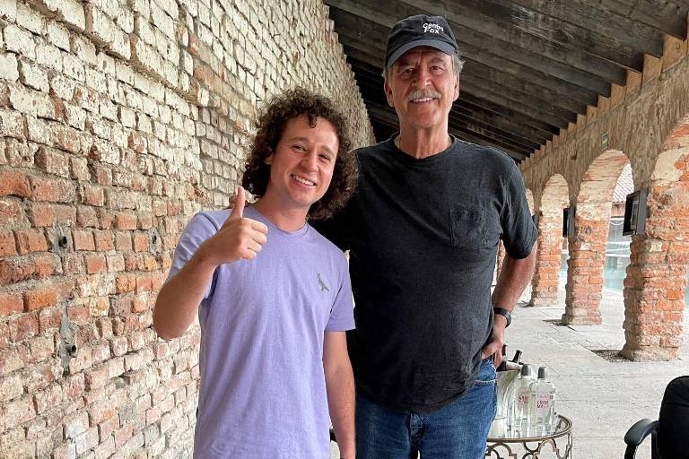 Tiene amena charla Vicente Fox con Luisito Comunica