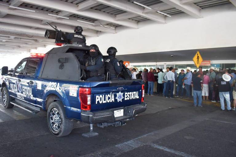 La toma del Aeropuerto de Culiacán trae enojo, cansancio y decepción