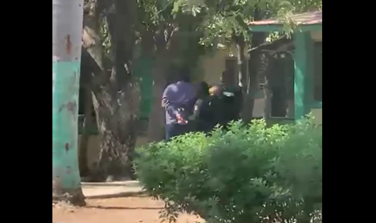 Padre de familia agrede a maestro y se arma zafarrancho en secundaria de Culiacán