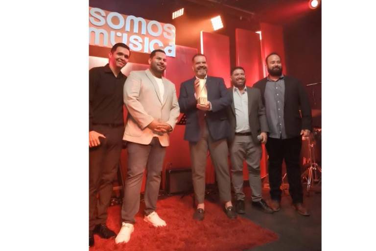 Rinden homenaje al maestro Carlos Conde en capítulo de la serie ‘Somos Música 2025’