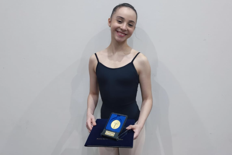 Brilla Aby Loaiza en la edición 36 del Concurso Internacional de Danza Clásica en Francia