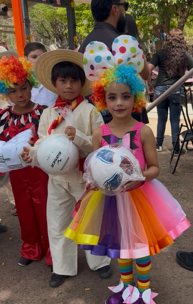 $!Imdec entrega material deportivo a escuelas de comunidades de Sanalona