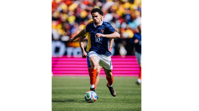 Francia se impone con autoridad a Colombia.