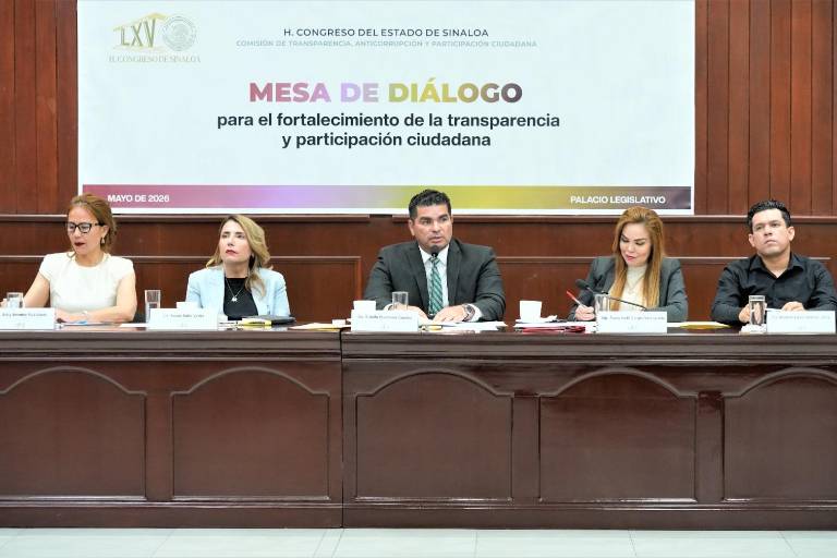 La mesa de diálogo fue convocada para discutir propuestas relacionadas con la nueva Ley de Transparencia del Estado impulsada por Rubén Rocha Moya.