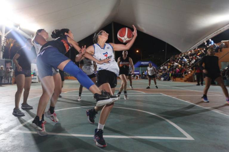 Chivas levanta la Copa Semana Santa de Baloncesto en la rama femenil, en Mazatlán