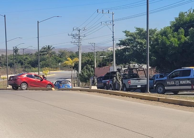 $!Balean a conductor en la avenida Santa Rosa, tras intento de asalto en Mazatlán
