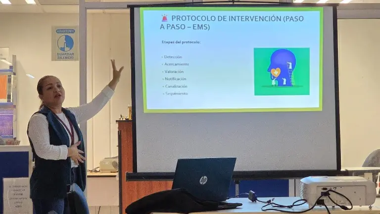 En el curso se abordaron mecanismos para poder identificar las señales de alerta en jóvenes y la forma de intervención docente, ante posibles casos como primer respondiente.