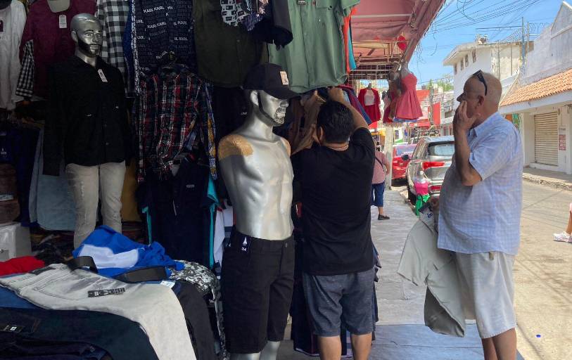 Bajas ventas previas al Día del Padre en el Centro de Mazatlán; comerciantes esperan reacción de último momento