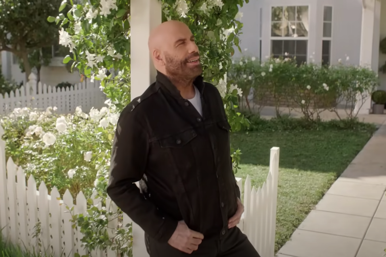 Recrea John Travolta rutina clásica de ‘Grease’