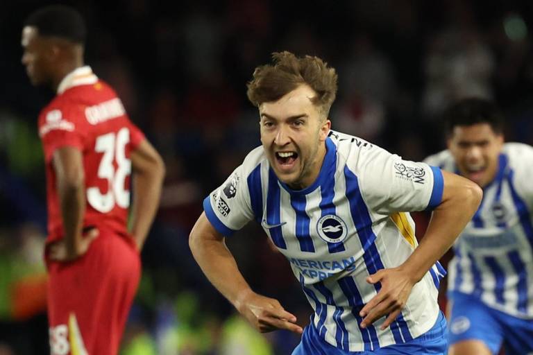 El Brighton hace pagar al Liverpool la resaca