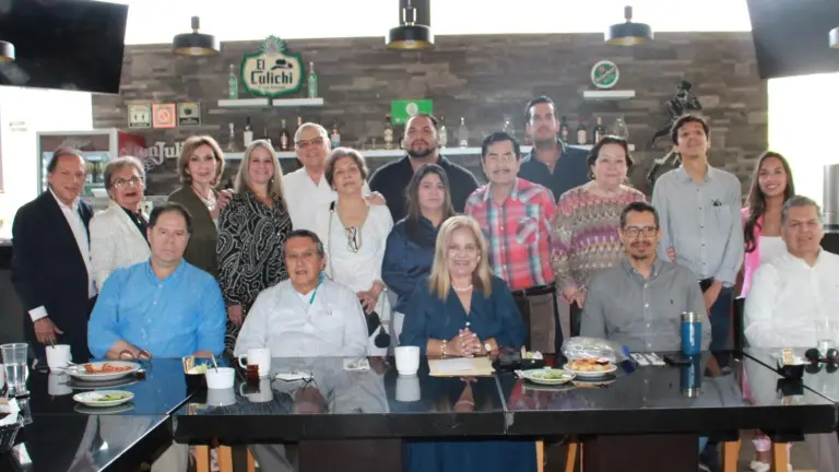 Directivos de la fundación Dr. Enrique Peña Gutiérrez, integrantes e invitados en la revelación de los ganadores.